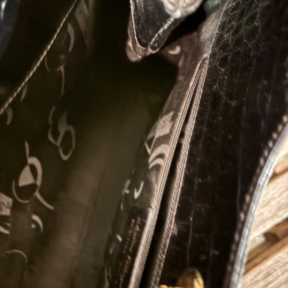 Salvatore Ferragamo Black Crocodile-Embossed Shoulder Bag - Picture 6 of 7